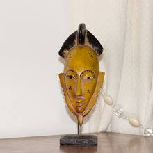 Charger l'image dans la galerie, Masque Africain Femme Baoulé - Bois Jaune