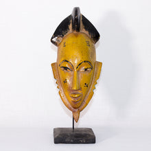 Charger l'image dans la galerie, Masque Africain Femme Baoulé - Bois Jaune