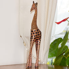 Charger l'image dans la galerie, Statuette Girafe Africaine - Beige