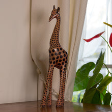 Charger l'image dans la galerie, Statuette Girafe Africaine - Beige