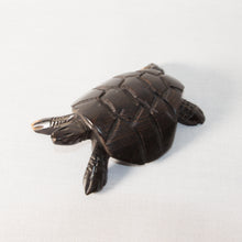 Charger l'image dans la galerie, Statuette Tortue Africaine - Noir