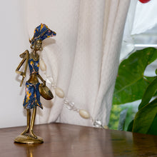 Charger l'image dans la galerie, Statuette Femme Africaine - Daba - Bronze Bleu