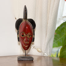 Charger l&#39;image dans la galerie, Masque Africain Femme Baoulé - Bois Rouge
