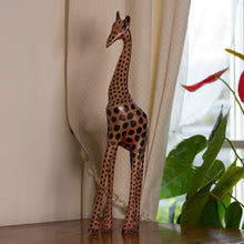 Charger l&#39;image dans la galerie, Statuette Girafe Africaine - Beige
