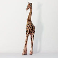 Charger l&#39;image dans la galerie, Statuette Girafe Africaine - Beige
