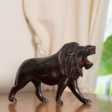 Charger l&#39;image dans la galerie, Statuette Lion Africain - Noir &amp; Beige
