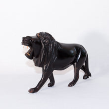 Charger l&#39;image dans la galerie, Statuette Lion Africain - Noir &amp; Beige
