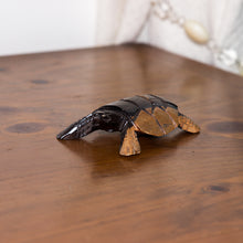 Charger l&#39;image dans la galerie, Statuette Tortue Africaine - Noir &amp; Beige

