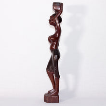 Charger l&#39;image dans la galerie, Statuette Femme Africaine - Porteuse - Bois
