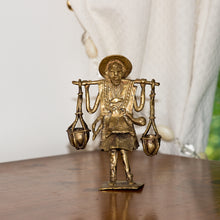 Charger l&#39;image dans la galerie, Statuette Homme Africain - Porteur - Bronze
